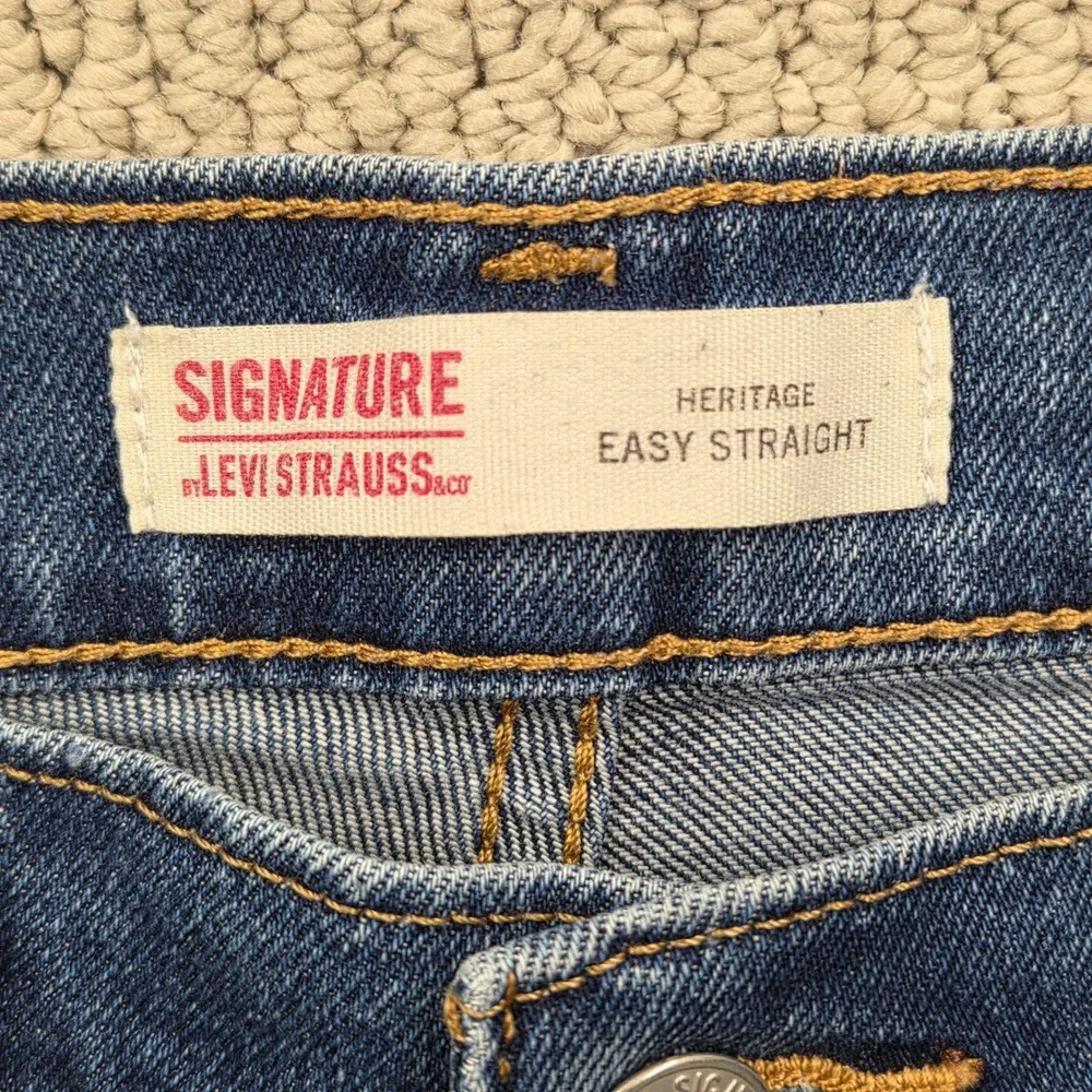 Signature Levis Heritage Easy Straight Jeans‎ Distressed Womens Size 2 (28x30)
